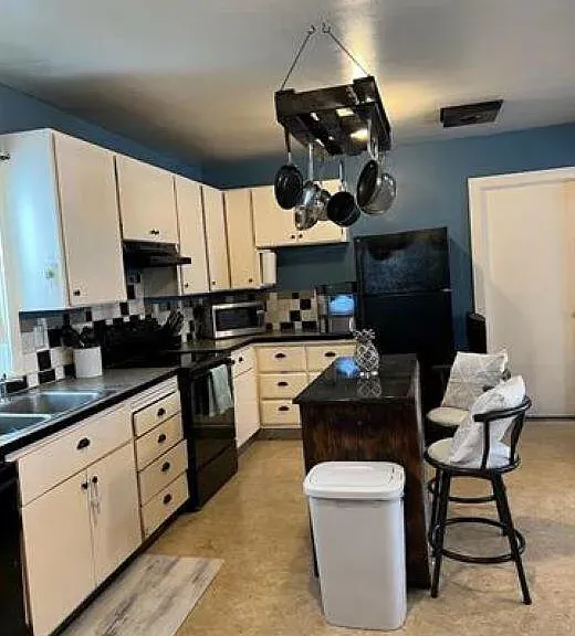 Kitchen before remodel